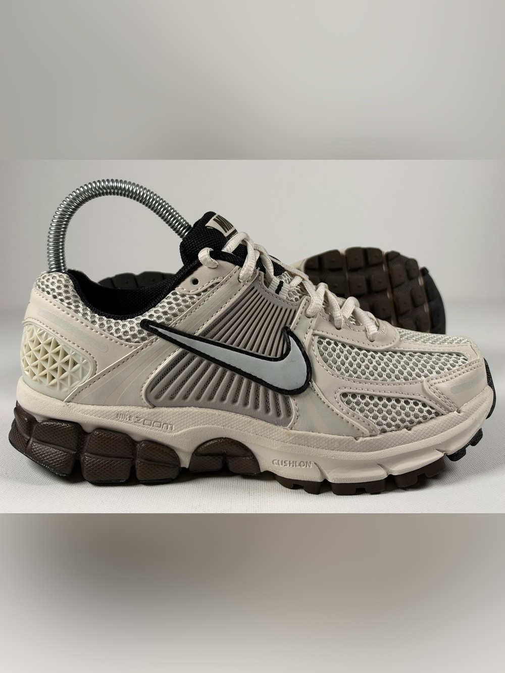 Nike Zoom Vomero 5 Sneakers Women's Size 6 White Comfort Lace Up FJ2028-001